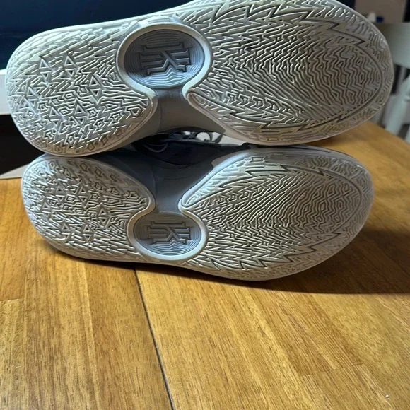 Kyrie Low 5 by Nike - Picture 7 of 8